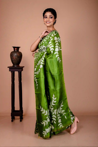 Hand Painted Leaf Pattern Green Silk Saree-2 -Ramdhanu Ethnic