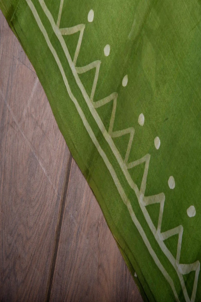 Hand Painted Leaf Pattern Green Silk Saree-3 -Ramdhanu Ethnic