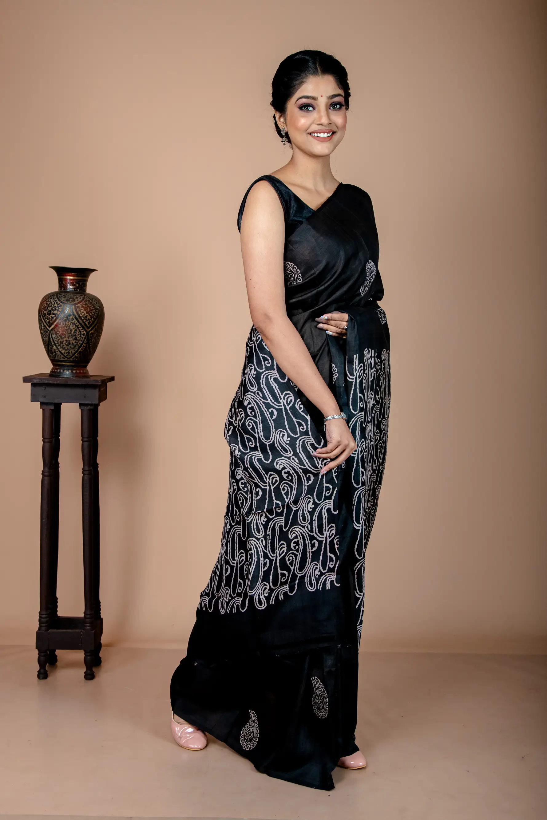 Black Mulberry Silk Saree Perfect for Evening Wear-2 -Ramdhanu Ethnic