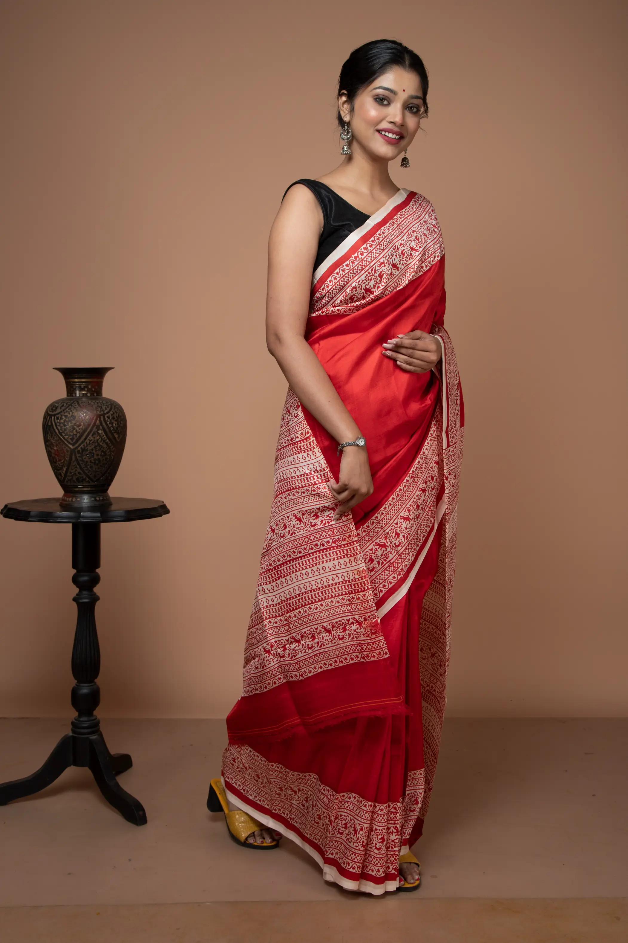 Buy the most beautiful red and white saree from Ramdhanu Ethnic-2 -Ramdhanu Ethnic