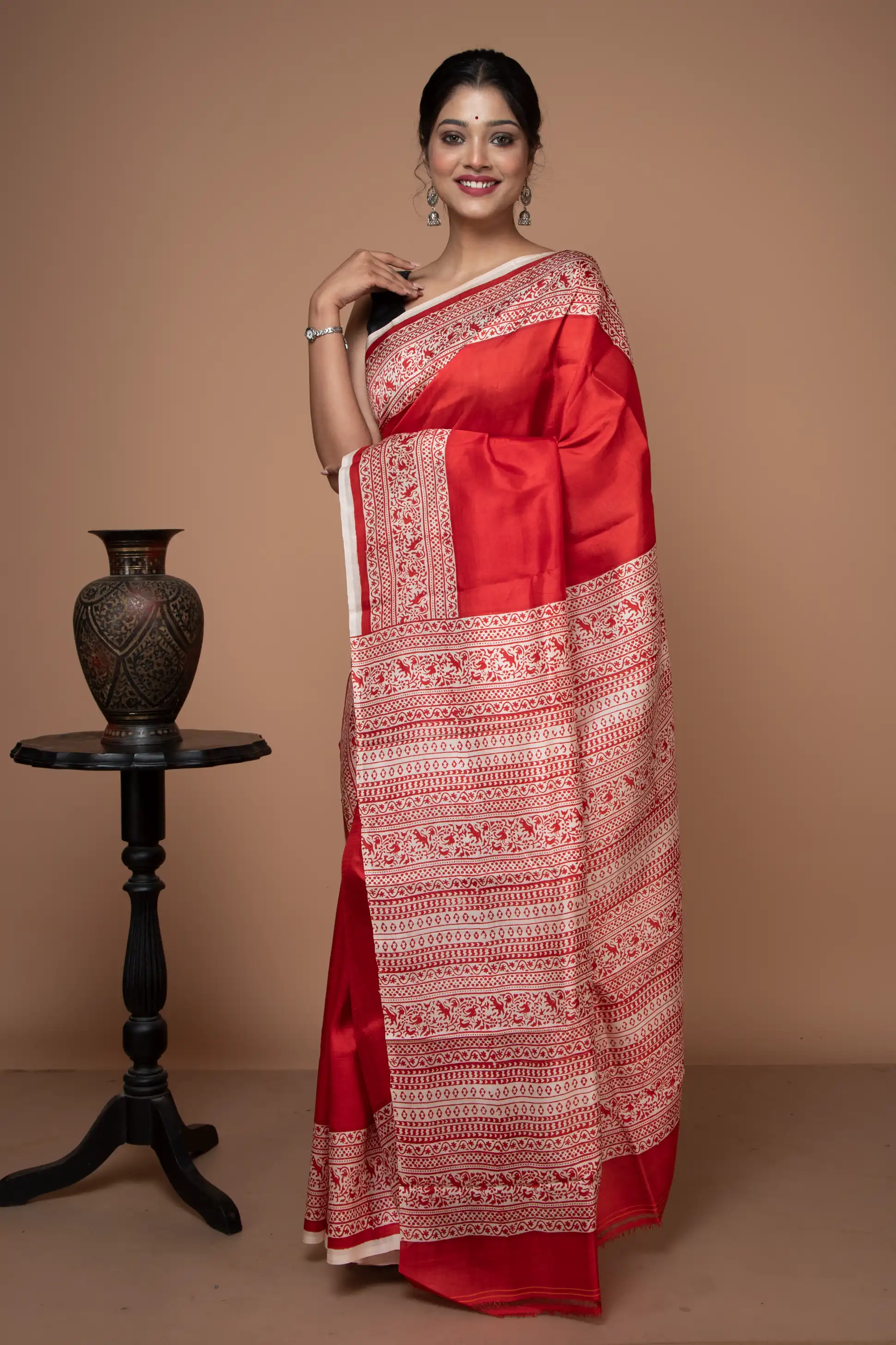 Buy the most beautiful red and white saree from Ramdhanu Ethnic-1 -Ramdhanu Ethnic