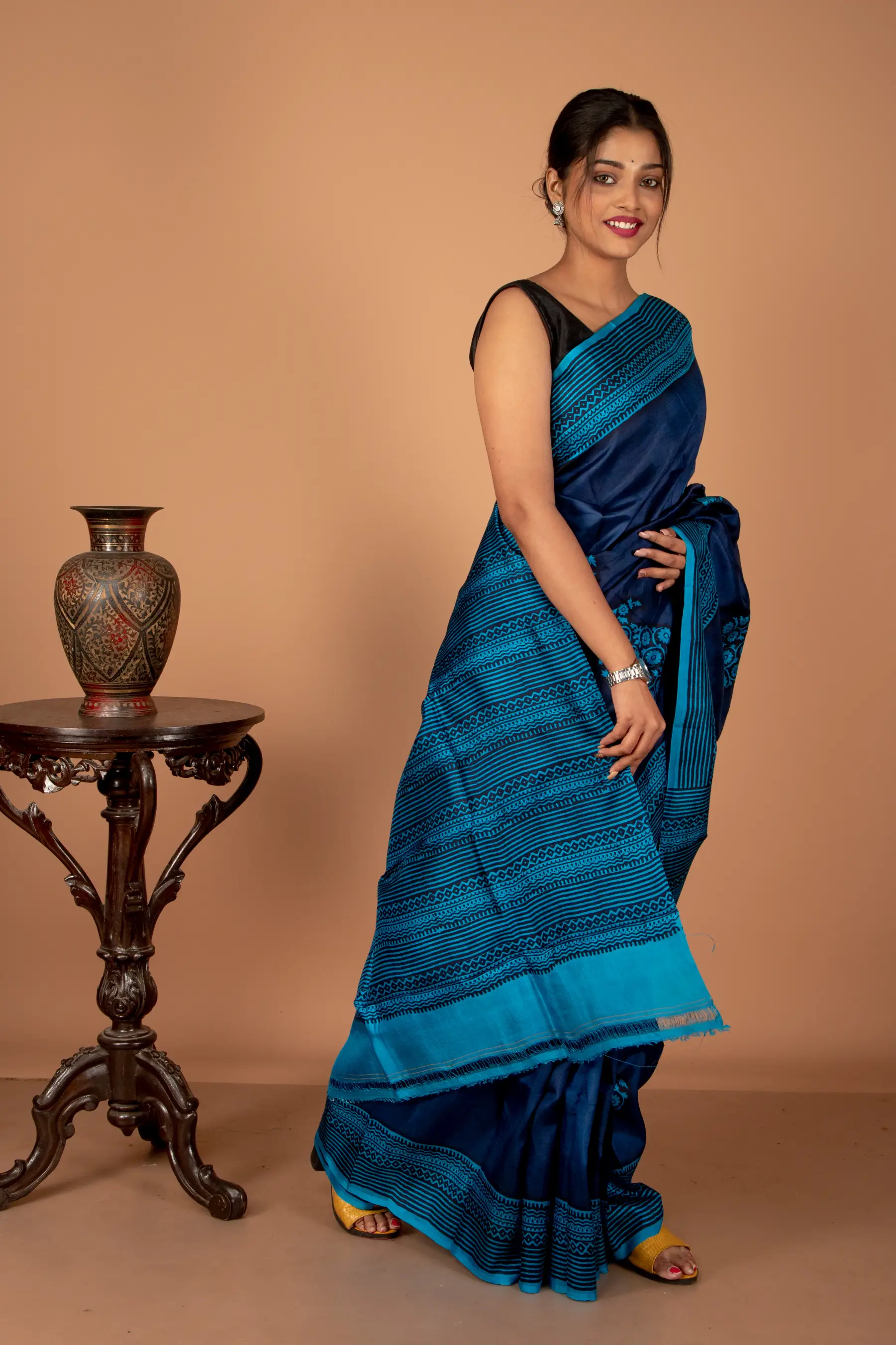 Gorgeous navy blue silk saree is a perfect evening wear-2 -Ramdhanu Ethnic