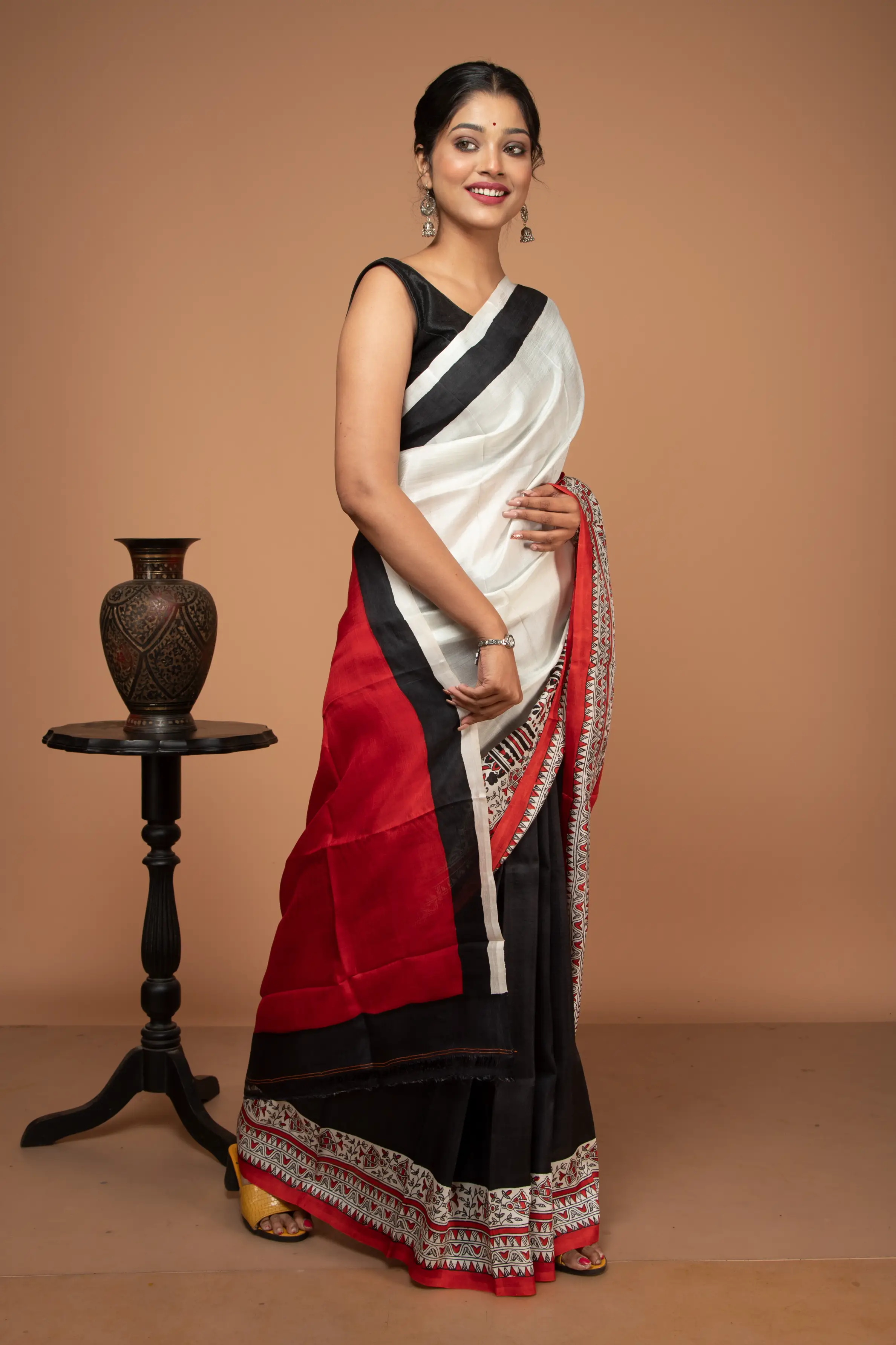 Black and red combination silk saree from Ramdhanu Ethnic-1 -Ramdhanu Ethnic