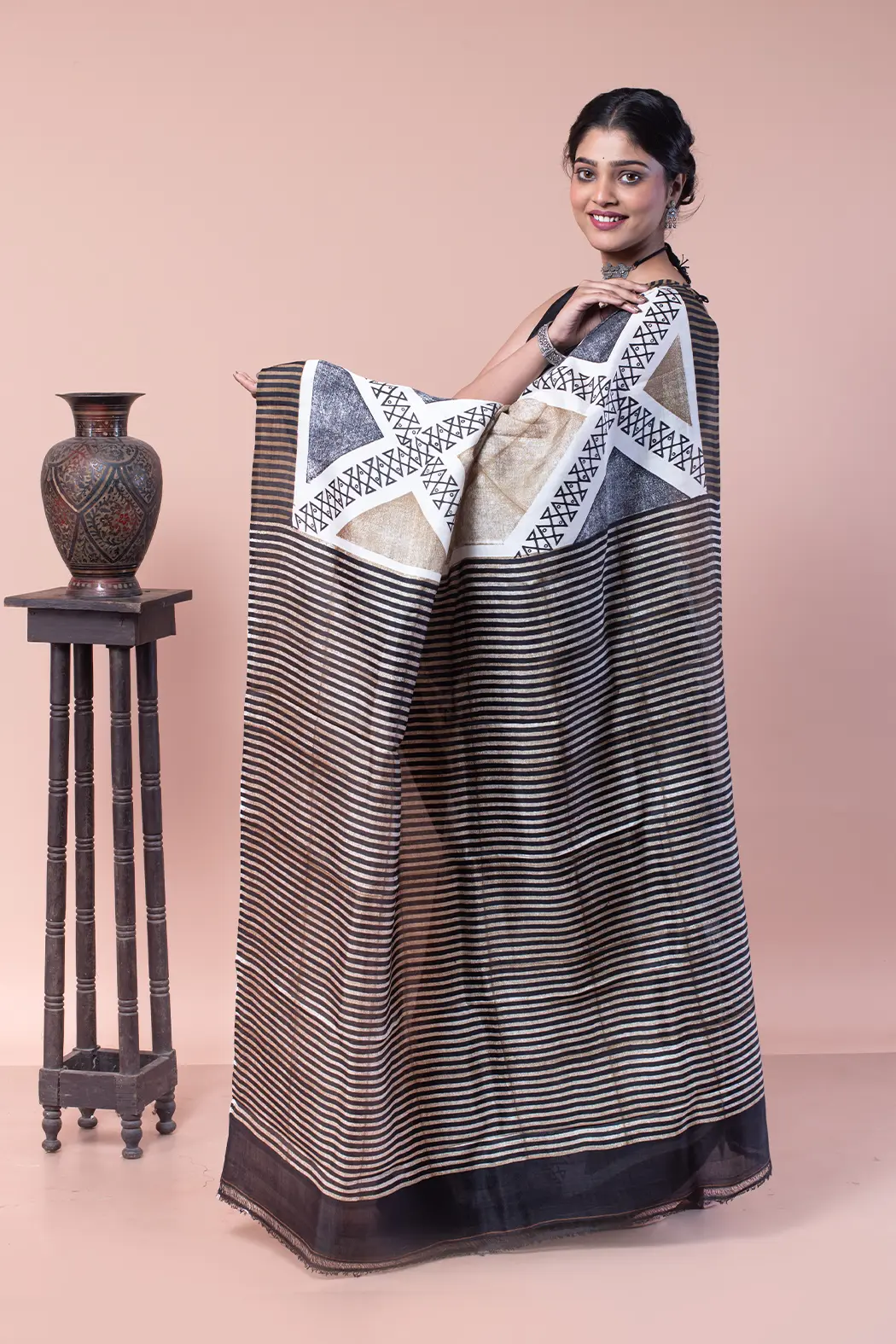 Trendy geometric pattern saree at an affordable price-2 -Ramdhanu Ethnic