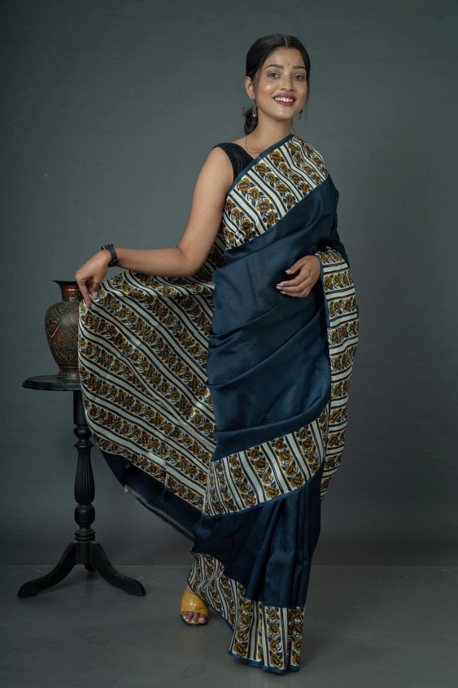 Buy this navy blue color saree from Ramdhanu Ethnic-2 -Ramdhanu Ethnic