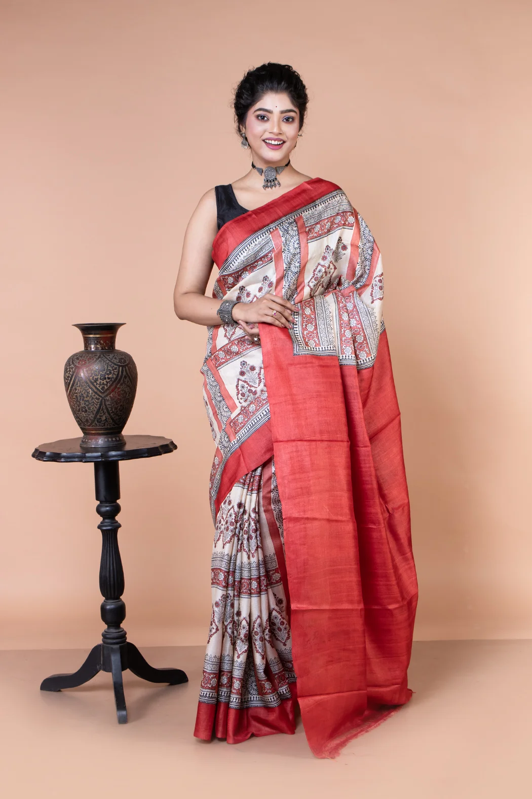Buy this evergreen combination of red and white tussar silk saree-1 -Ramdhanu Ethnic