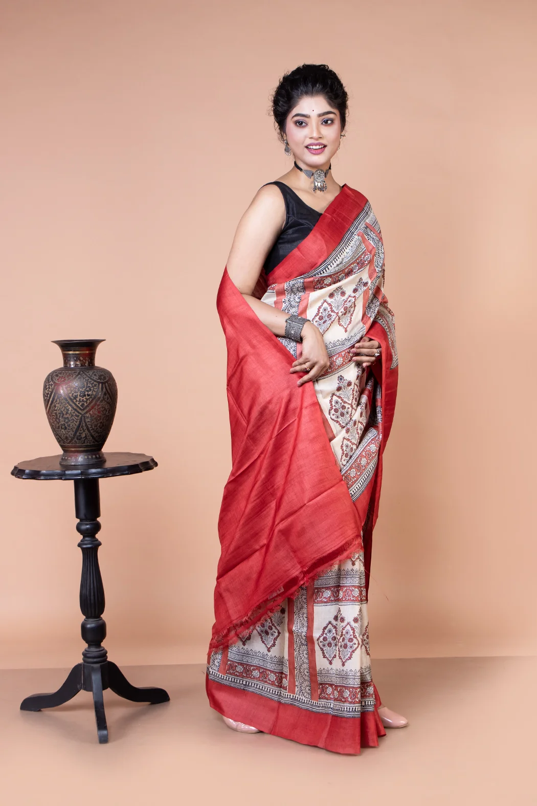 Buy this evergreen combination of red and white tussar silk saree-2 -Ramdhanu Ethnic