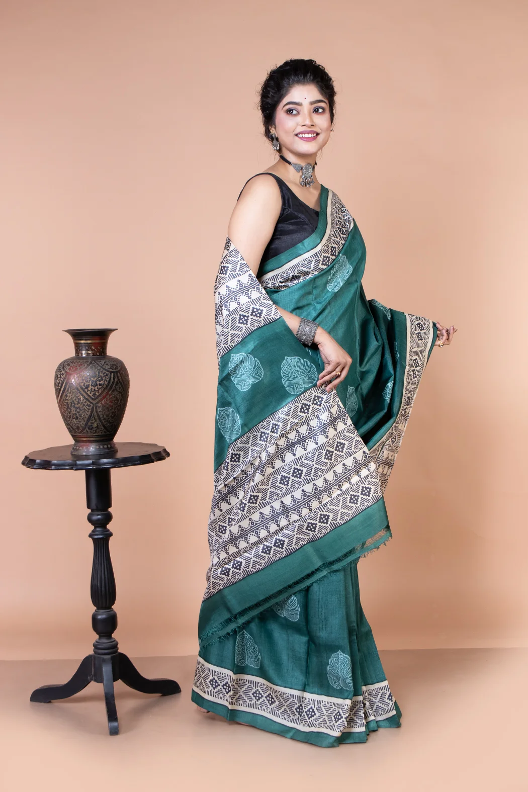 Dark green and white color tussar silk saree perfect for evening party-2 -Ramdhanu Ethnic