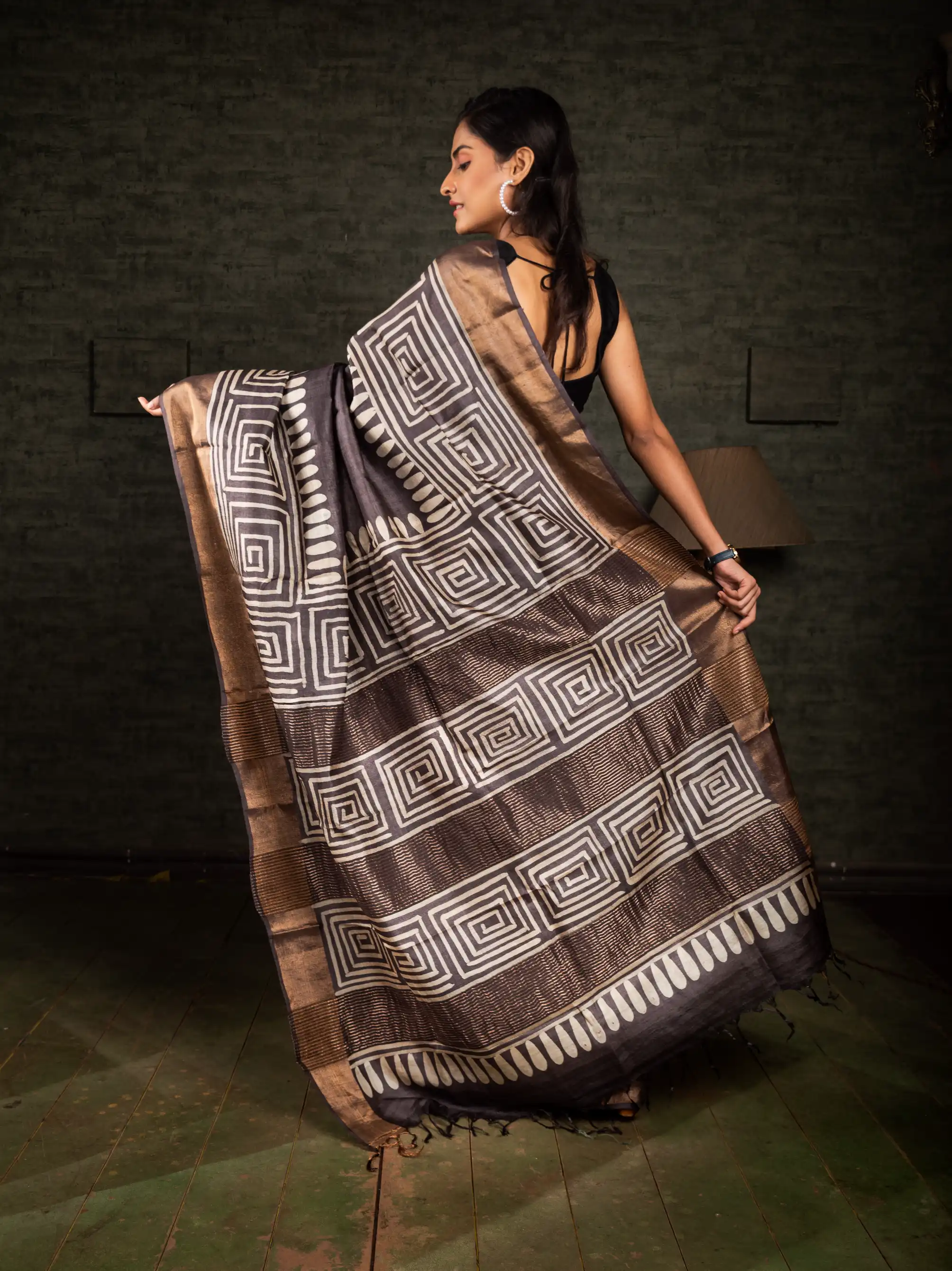 Buy this stunning tussar silk saree from Ramdhanu Ethnic-1 -Ramdhanu Ethnic
