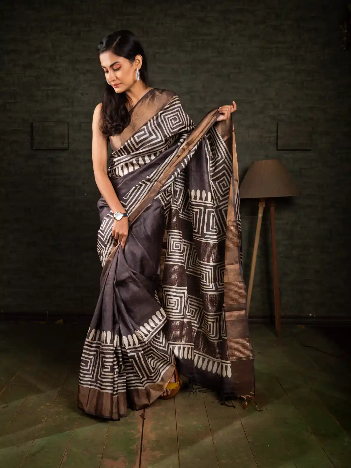 Buy this stunning tussar silk saree from Ramdhanu Ethnic-2 -Ramdhanu Ethnic