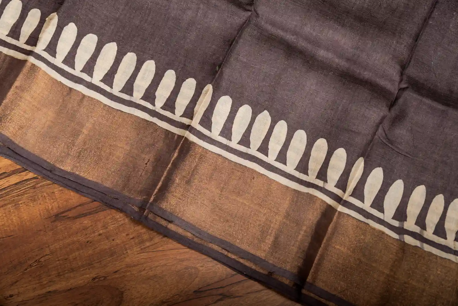 Buy this stunning tussar silk saree from Ramdhanu Ethnic-3 -Ramdhanu Ethnic