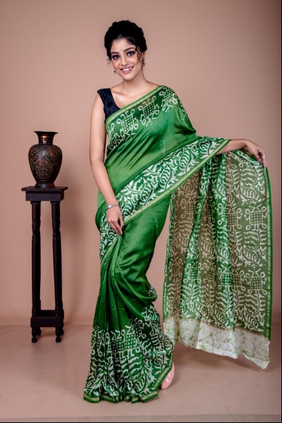 Green And White Chanderi Silk Hand Batik Saree -Ramdhanu Ethnic