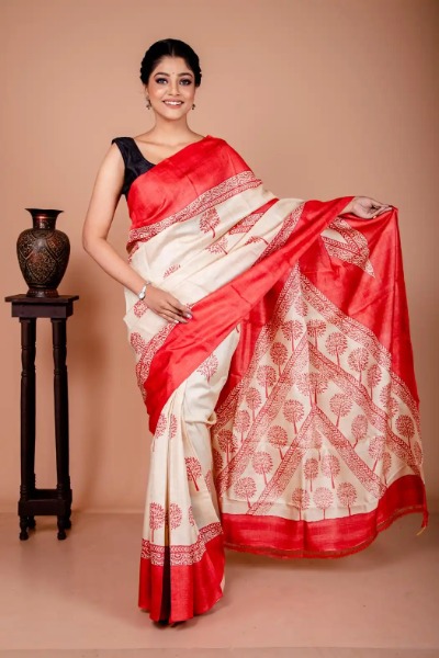 Checked Off-White Kanjeevaram Silk Saree With Red Border
