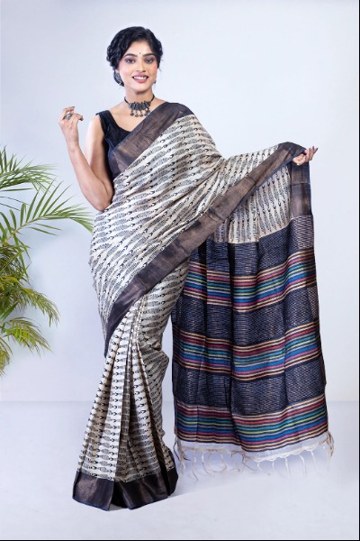 Cool And Wacky Sarees Every Indian Bride Must Add To Her Trousseau | Saree  blouse designs latest, Saree jacket designs, Designer saree blouse patterns