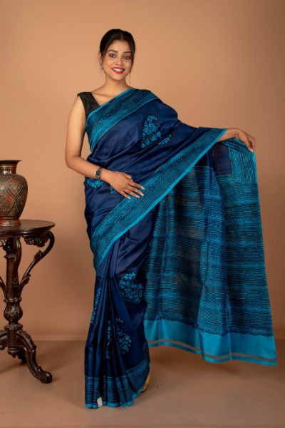 Gorgeous navy blue silk saree is a perfect evening wear -Ramdhanu Ethnic