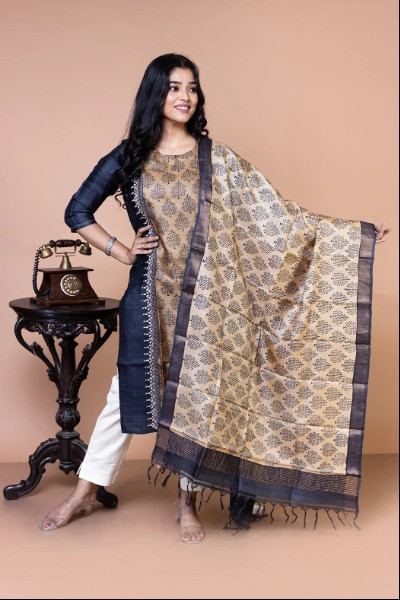 Black Pure Tussar Dupatta (Dupatta Only) -Ramdhanu