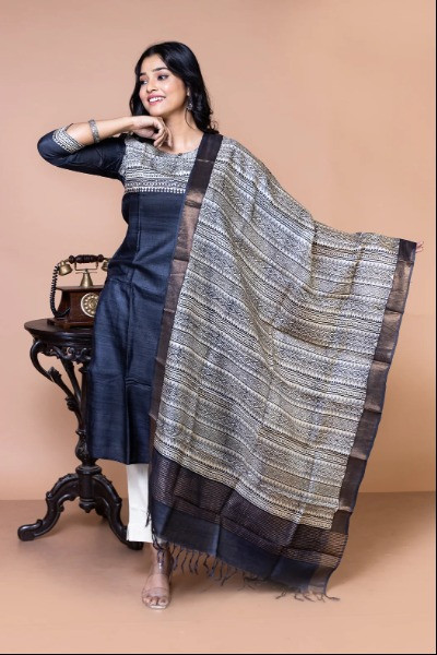 Black Tussar Silk Dupatta (Dupatta Only) -Ramdhanu